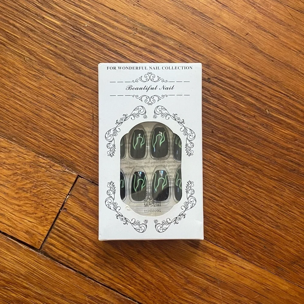 Elegant Black and Green Nail Set